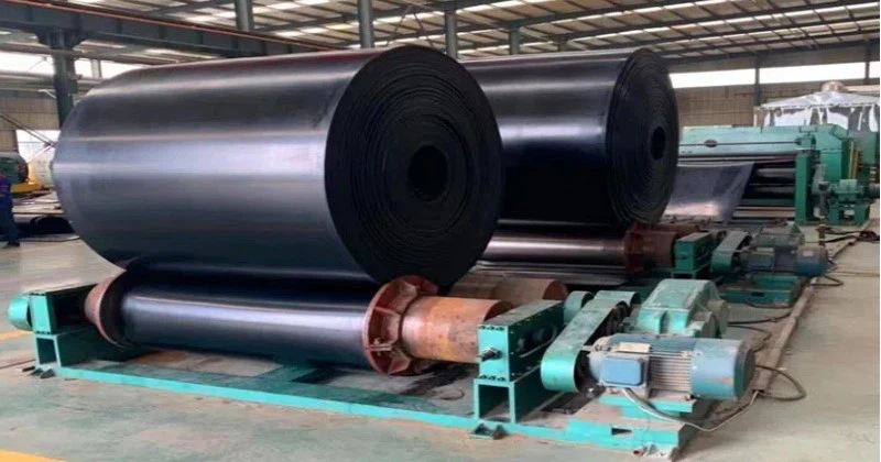 260m medium oil-resistant conveyor belt completed in YiQi Conveyor workshop before export 260m medium oil-resistant conveyor belt completed in YiQi Conveyor workshop before export